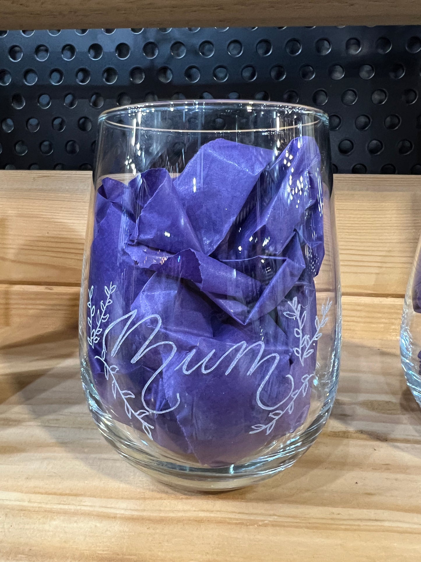 Mum engraved stemless wine glass