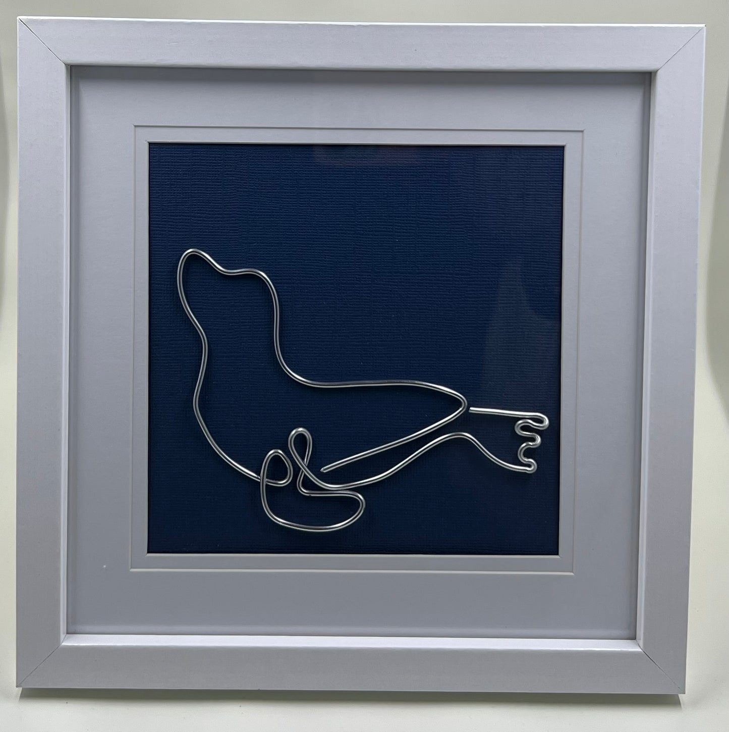 Seal wire art frame